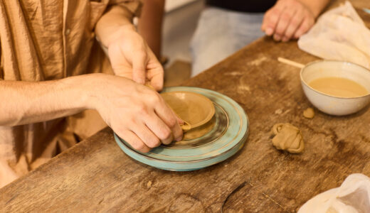 陶芸体験と陶芸教室の違い｜続けたい人はどちらを選ぶべき？【奈良の陶芸教室wanto-fumi】