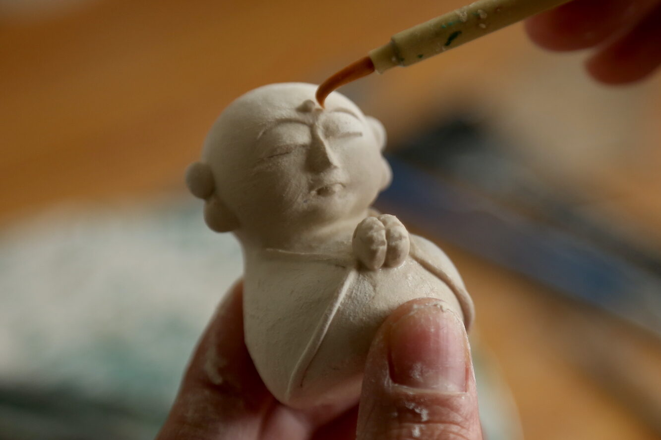 大人こそ習いたい、粘土でつくる彫刻教室。奈良といえば仏像をつくって